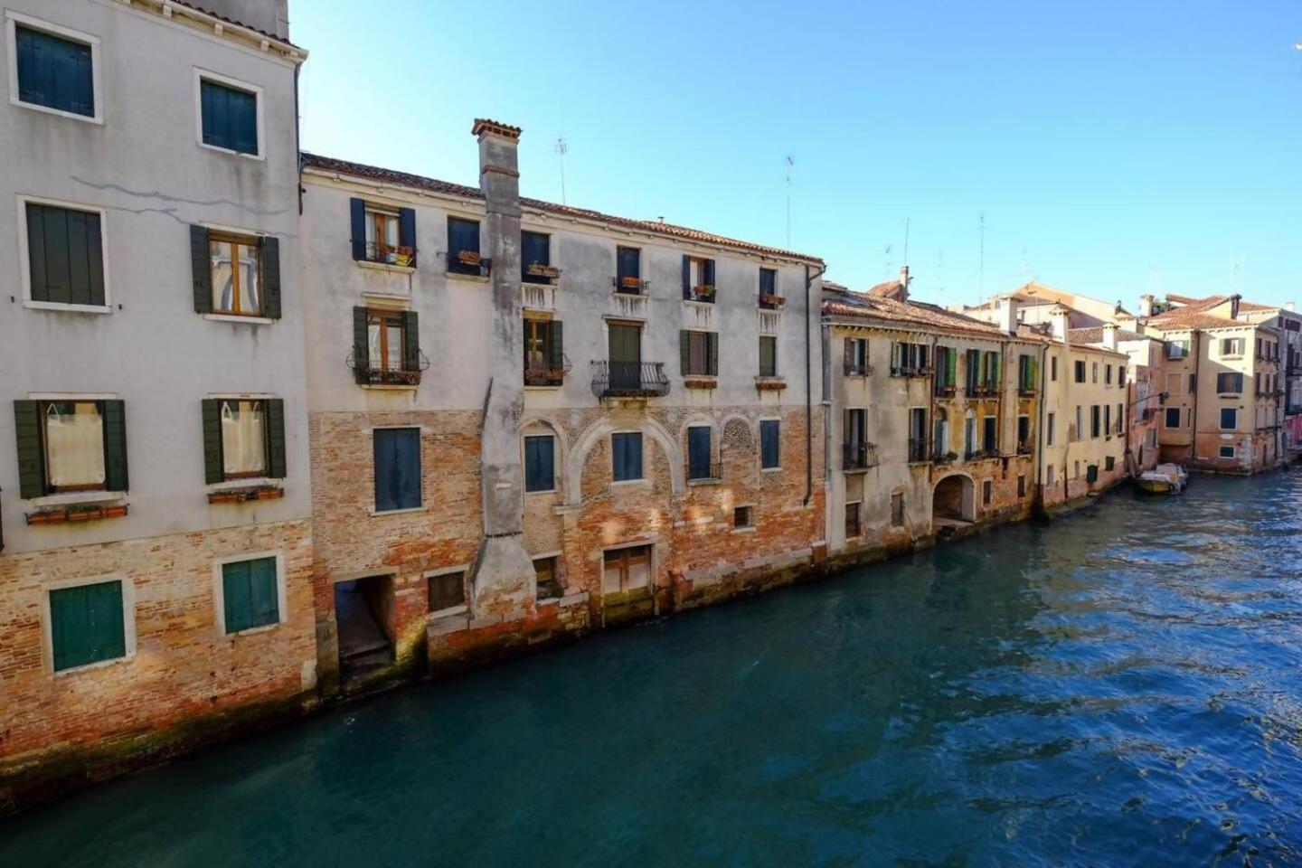 Rio Ca Foscari A San Pantalon Venise
